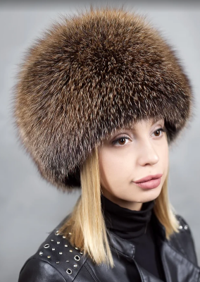 Женская шапка  кубанка из меха лисы 